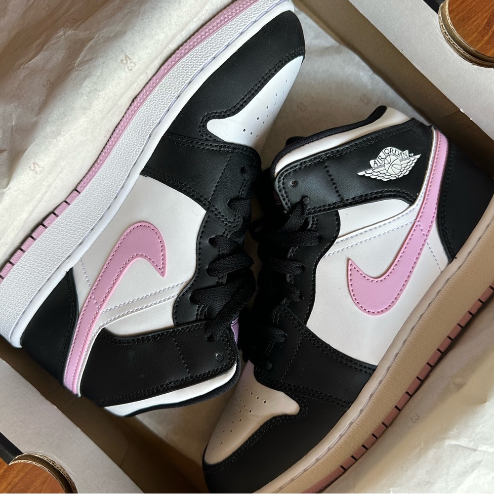 Jordan Women's Sneakers Black White Pink - Picture 6 of 9
